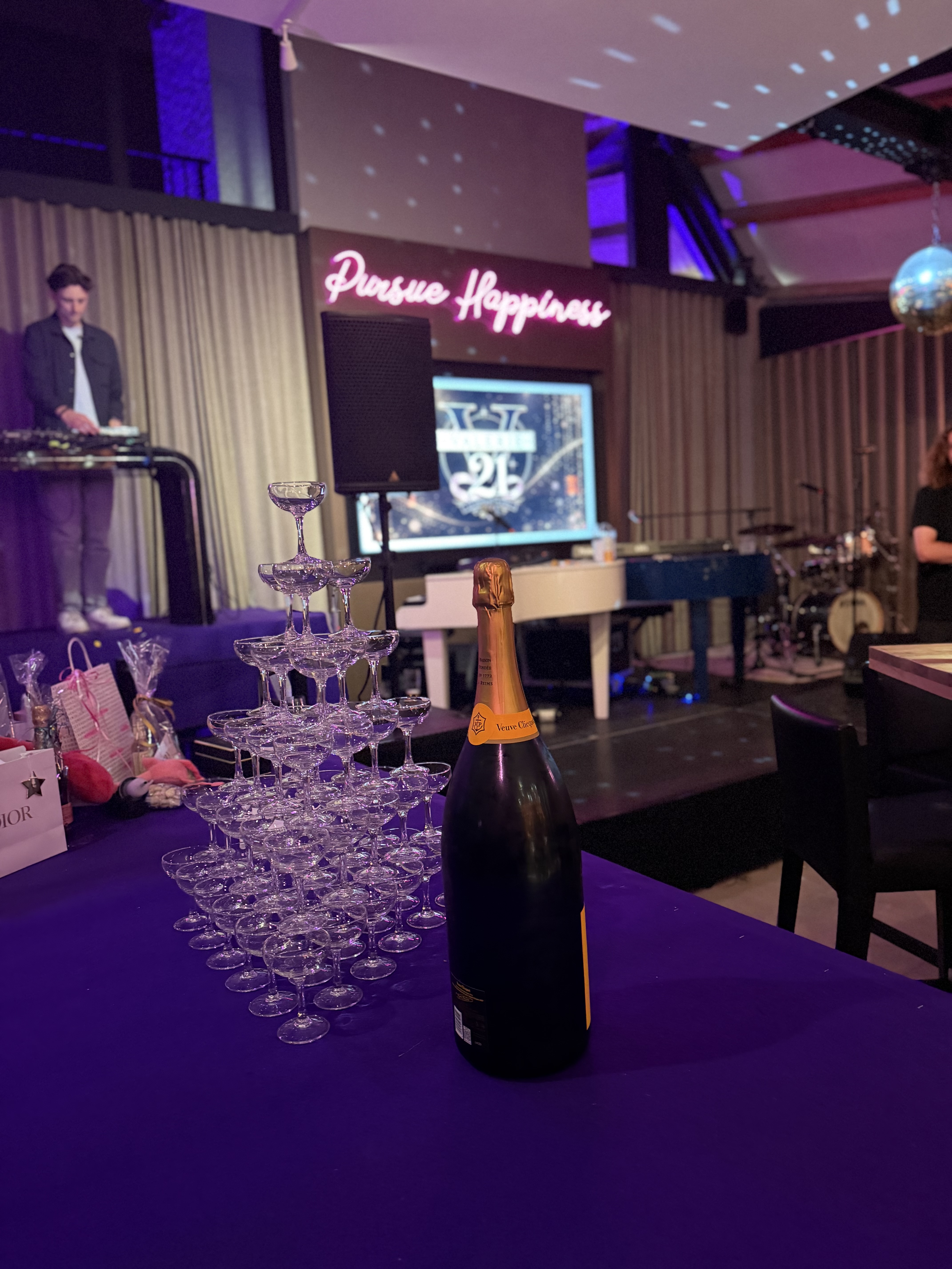 Je PianoBoys in een thuiskroeg met champagne fontein 